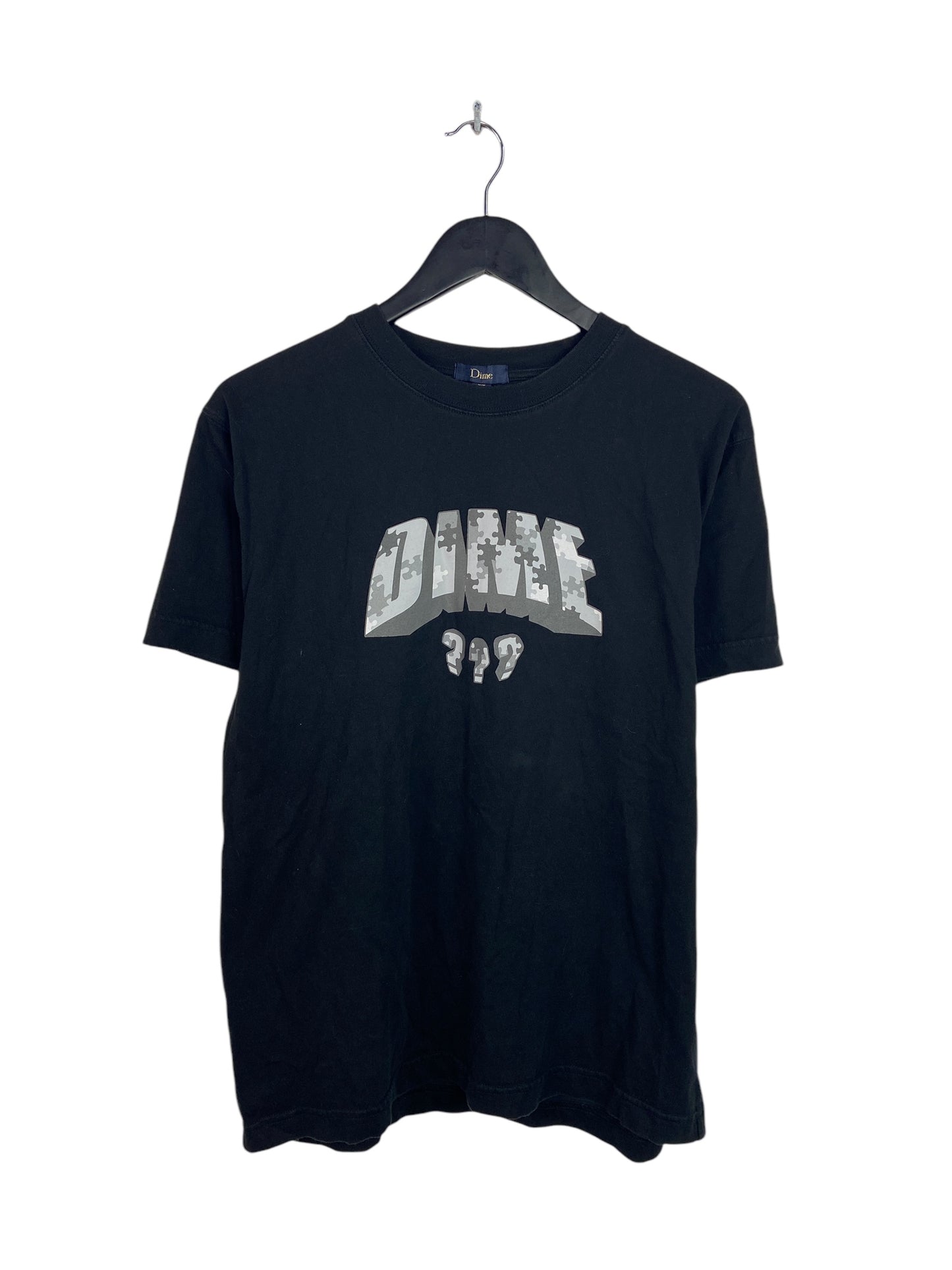 Preowned Dime Puzzle Piece Question Mark Tee Sz M