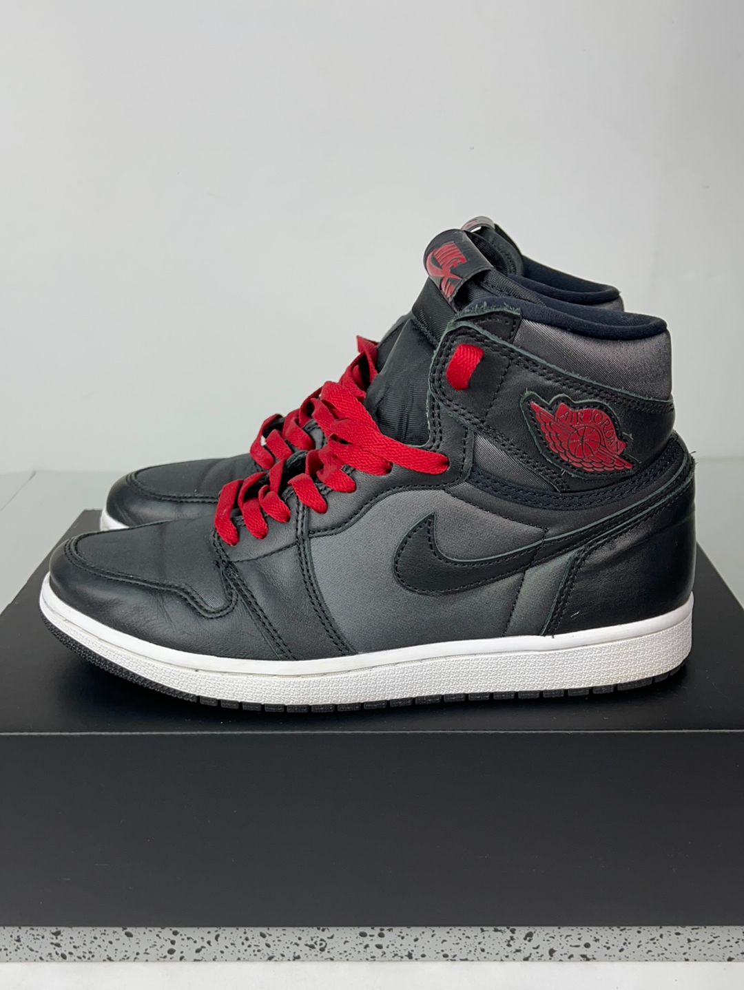 Used Air Jordan 1 Retro High OG 'Black Gym Red' Sz 8.5