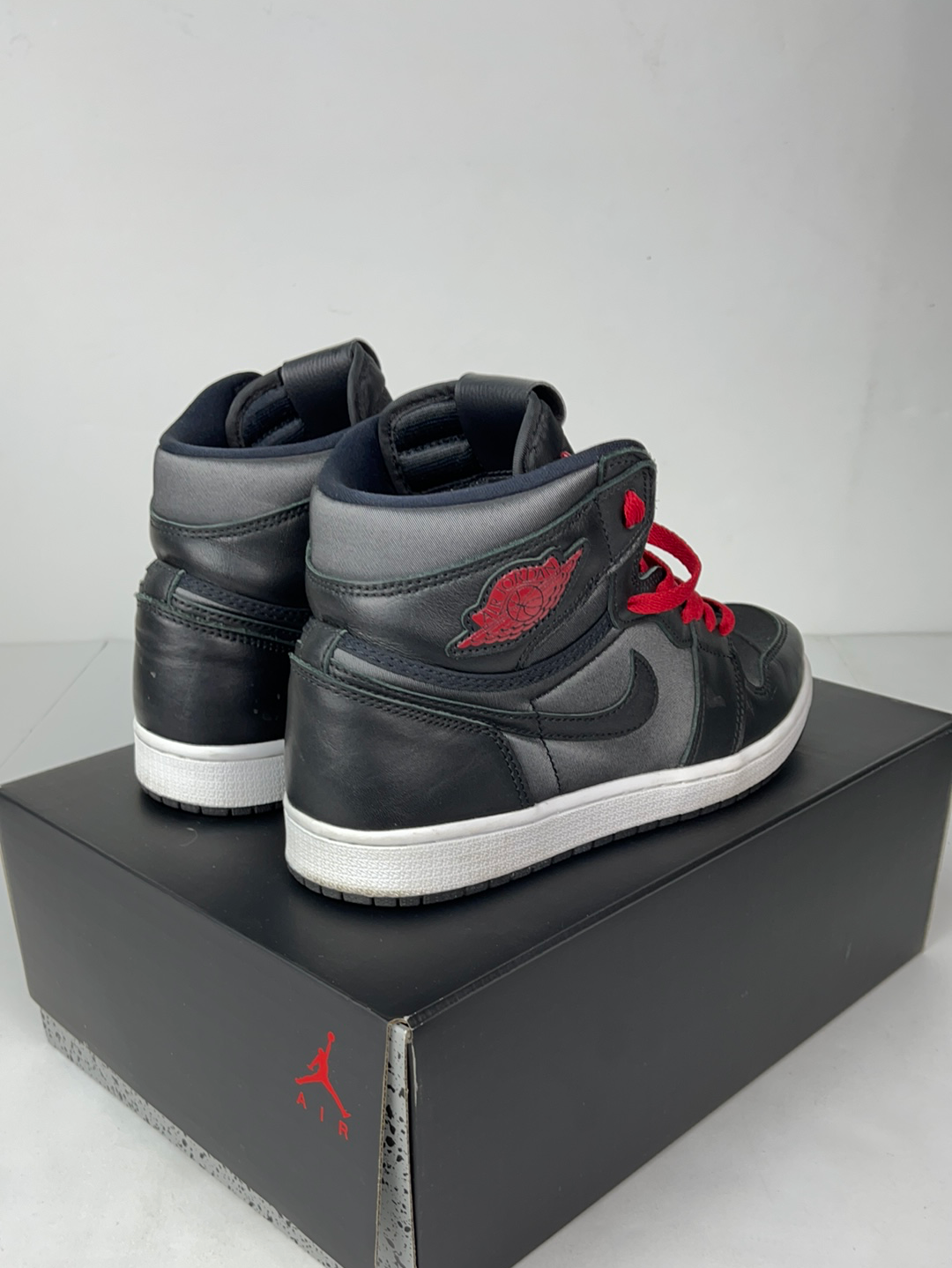 Used Air Jordan 1 Retro High OG 'Black Gym Red' Sz 8.5